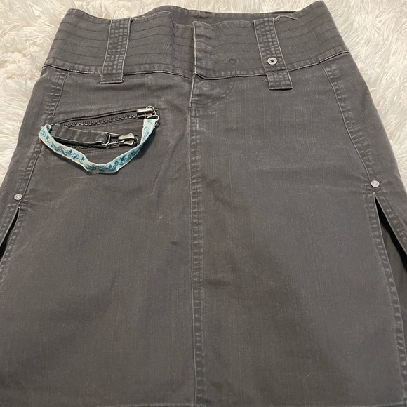 Gorgeous Diesel streetwear style skirt with side slits - Picture 3 of 9